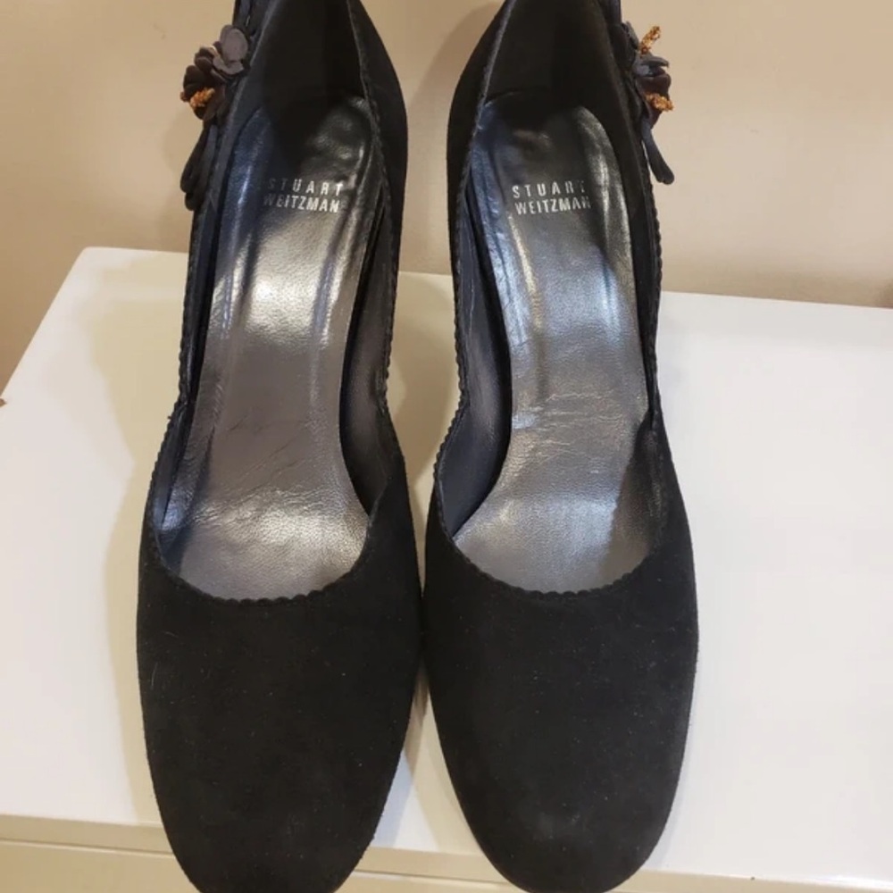 Stuart Weitzman Elegant Black Heels with Floral Detail